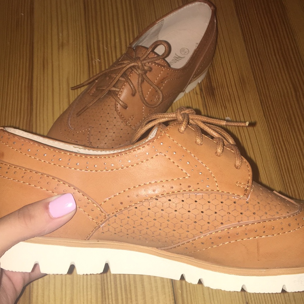 Brown Oxford shoes